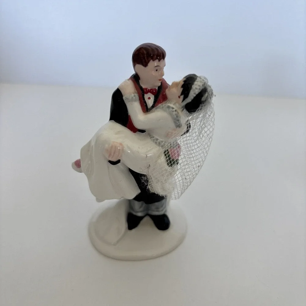 Department 56 Snow Village Just Married Set of 2 Porcelain Village Accessories - Picture 2 of 16